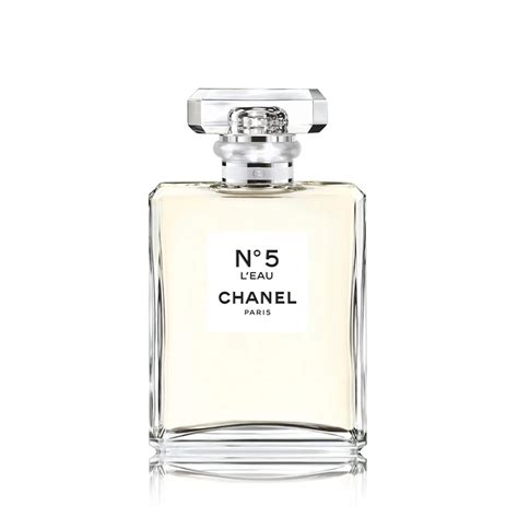 image de grosse bouteille de parfum chanel a imprimer|Chanel no 5 perfume Banque de photographies et d’images à .